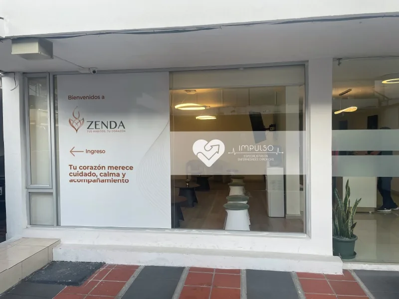 Recepción del consultorio ZENDA en Quito